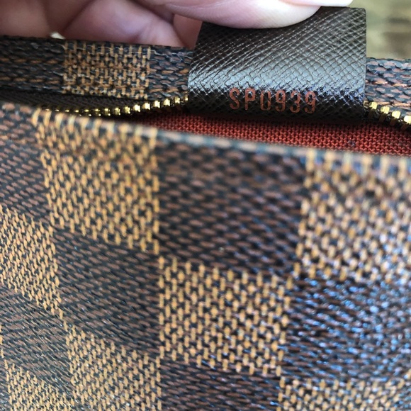 AUTH Louis Vuitton Truth & DUSTBAG EXCELLENT COND - Picture 6 of 8